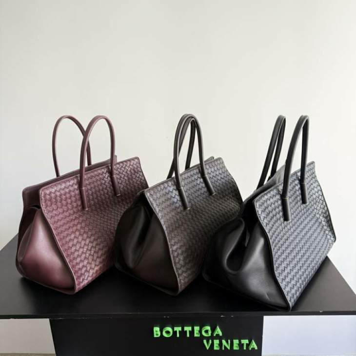Picture of Bottega Veneta Handbags _SKUfw231412422fw